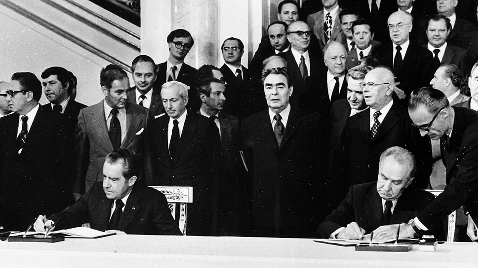 Во время визита Ричарда Никсона был подписан документ под названием «Основы взаимоотношений между СССР и США», установивший 12 принципов взаимоотношений двух государств. В числе прочих там значились принципы равенства и невмешательства во внутренние дела друг друга